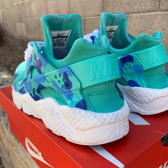 Size 10.5 - Picture 4 of 5